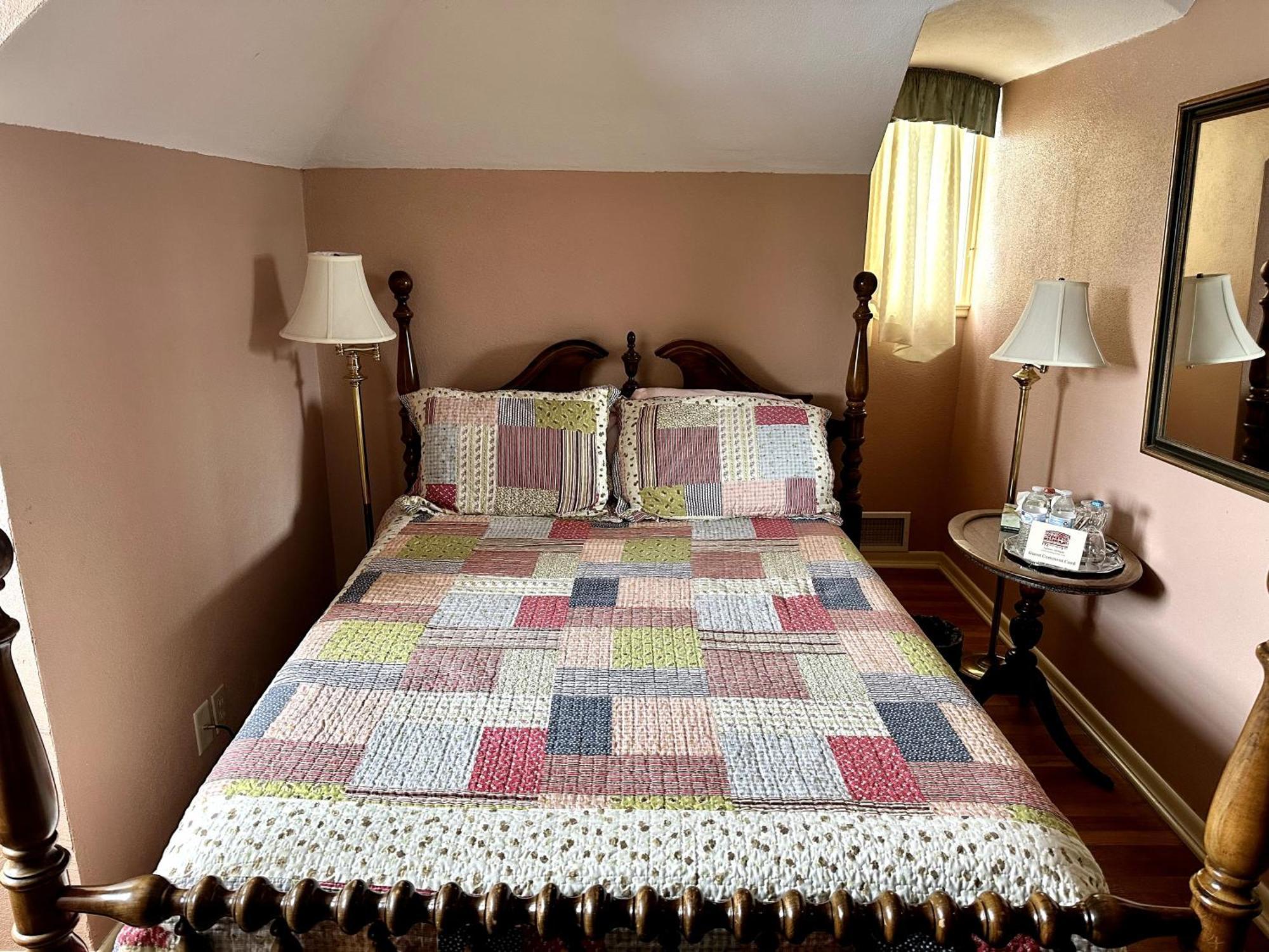 Montague Inn Bed & Breakfast Saginaw Bagian luar foto