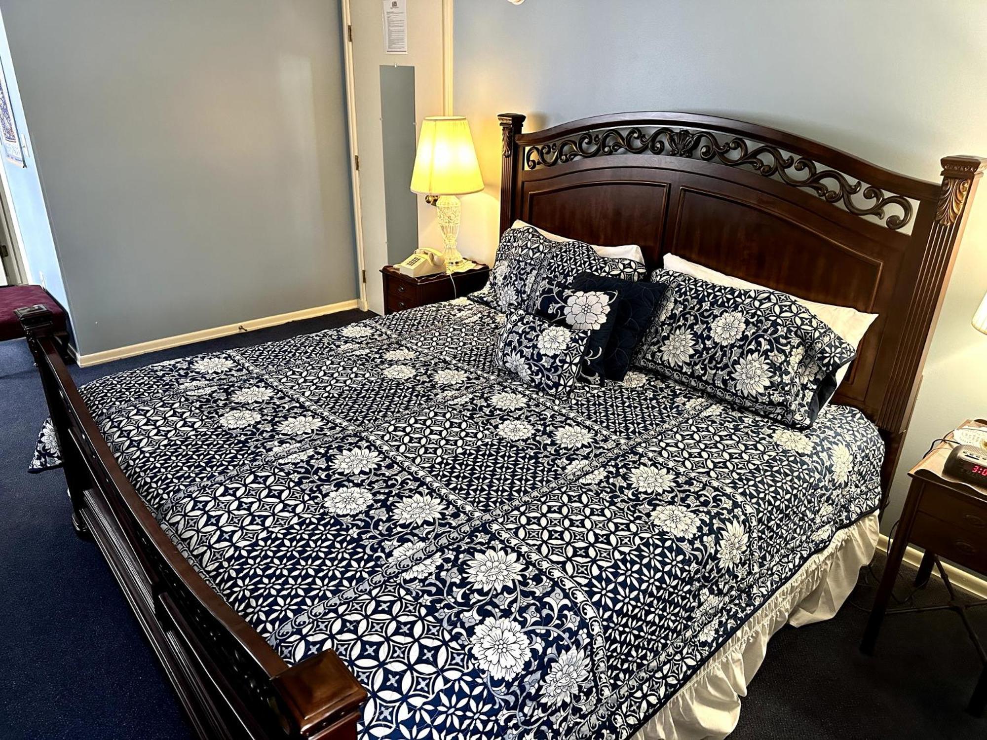 Montague Inn Bed & Breakfast Saginaw Bagian luar foto
